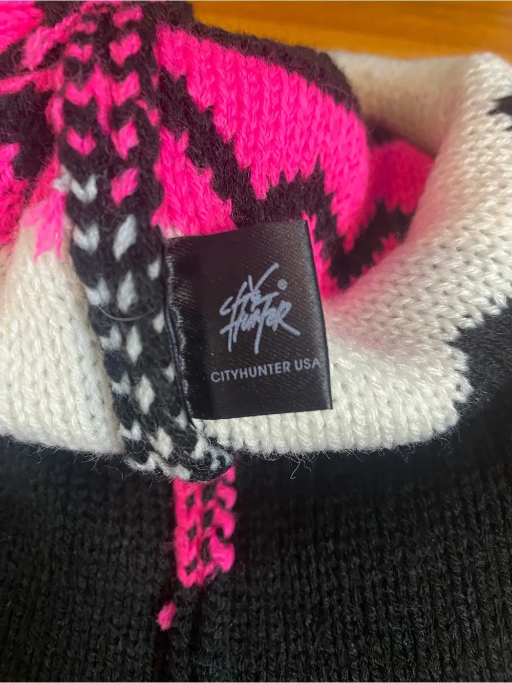 City Hunter NEW YORK spell out  Pom-Pom Beanie Hat - Black, Hot Pink & White